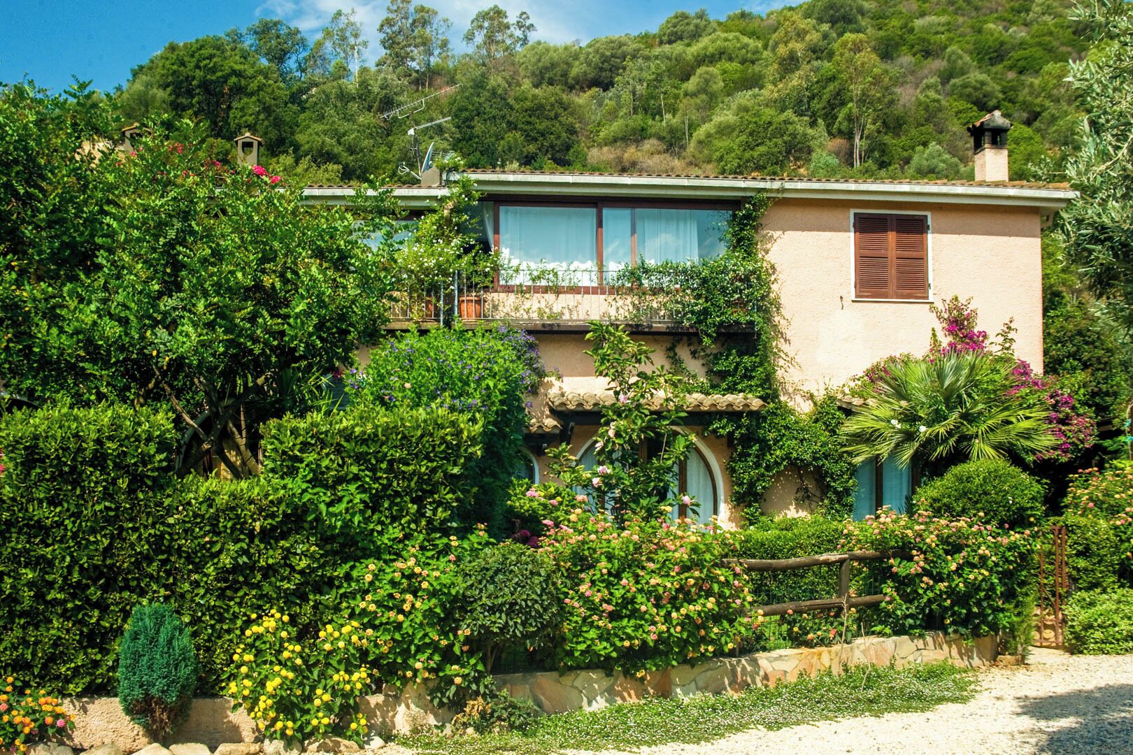 Mặt tiền nơi lưu trú