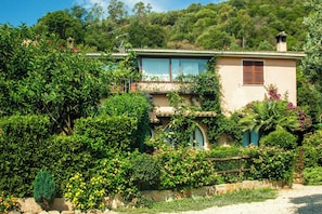 Front of property - VILLA GISA (Domus de Maria)