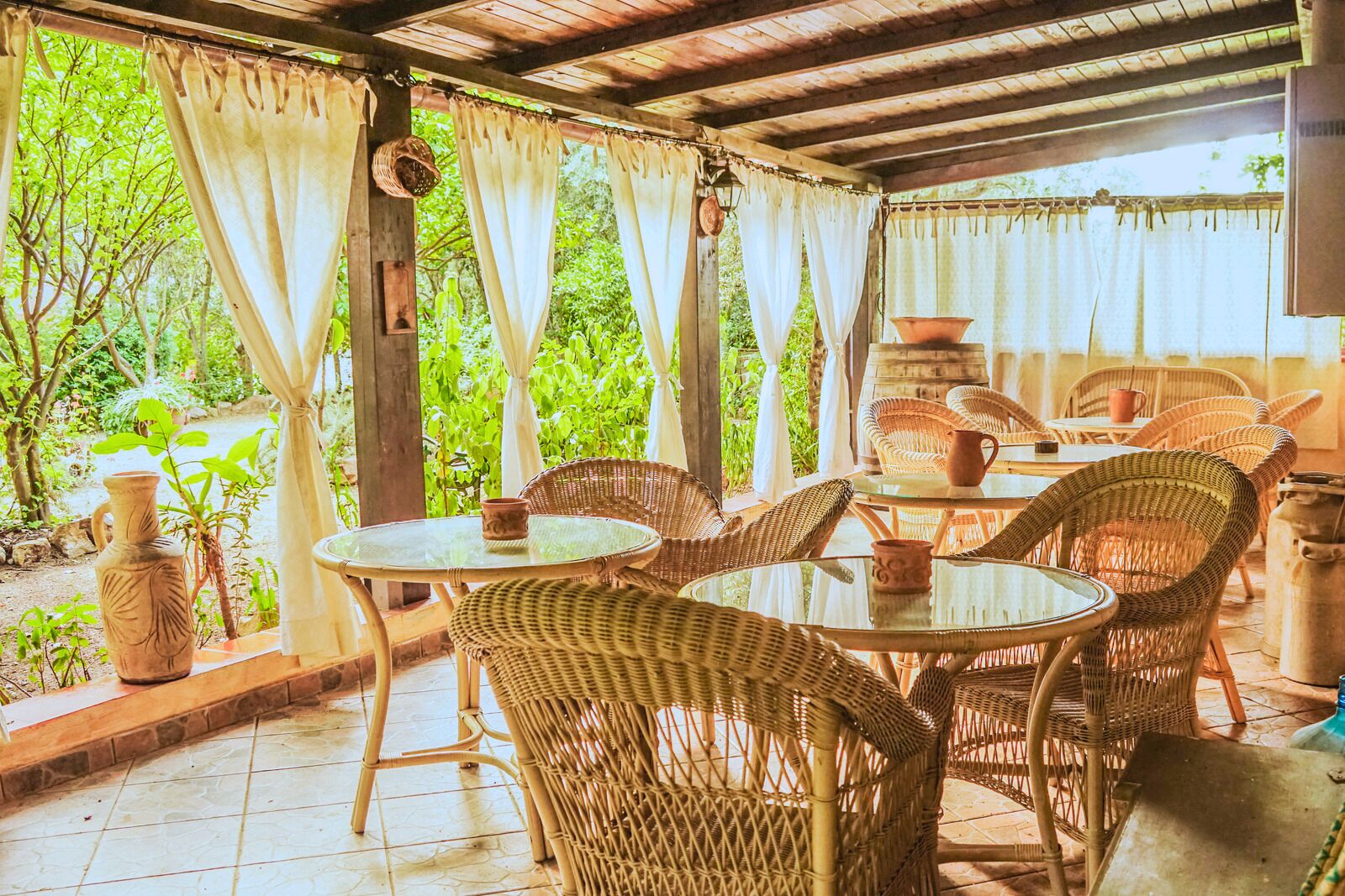 تناول الطعام بالخارج