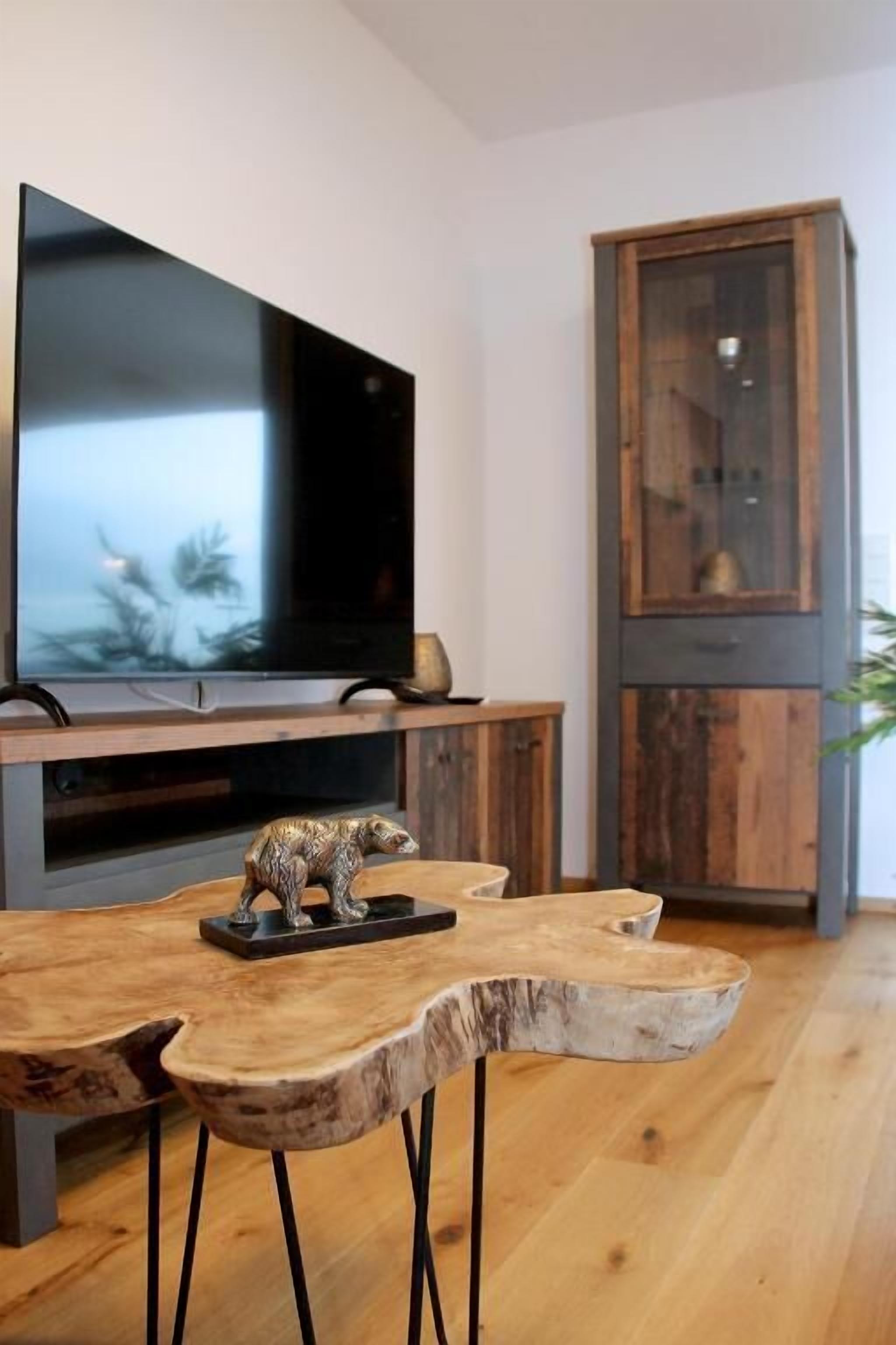 Apartment, Balcony, Lake View | Interior