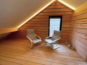 Apartamento, balcón, vistas al lago | Interior