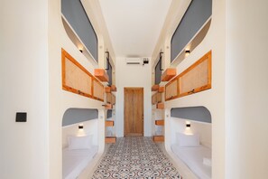 Deluxe Shared Dormitory, Women only | Free WiFi - The Lazy Lama Hostel (pecatu)