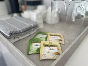 タオル、トイレットペーパー