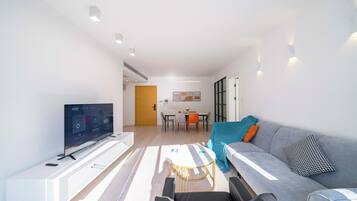 Superior Apartment, 2 Bedrooms, Balcony, City View | Living area