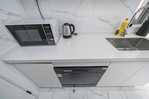 Fridge, microwave, stovetop, cookware/dishes/utensils - Tyms Xujiahui 2BR Apt Near Metro (Shanghai)
