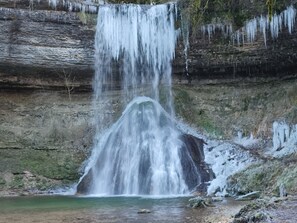 Point of interest - "La Parenthèse" between Lakes and Mountains (Dortan)