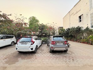 Property grounds - Wildberrys Suites Baliapanda Rd (Puri)