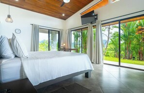 Iron/ironing board, WiFi, bed sheets - Superb 4-bedroom house with AC in charming Uvita (Uvita)