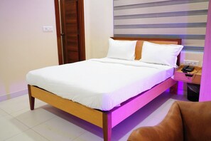 In-room safe, iron/ironing board, free WiFi - AM SUITES LUXURY SERVICE APARTMENTS (Hyderabad)