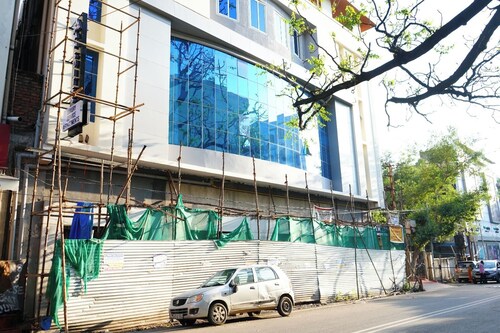 AM SUITES LUXURY SERVICE APARTMENTS