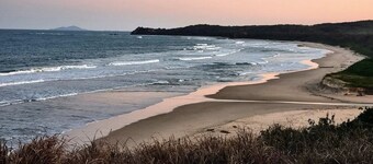Belle Vue, amazing views and river front in Urunga