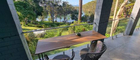 تناول الطعام بالخارج