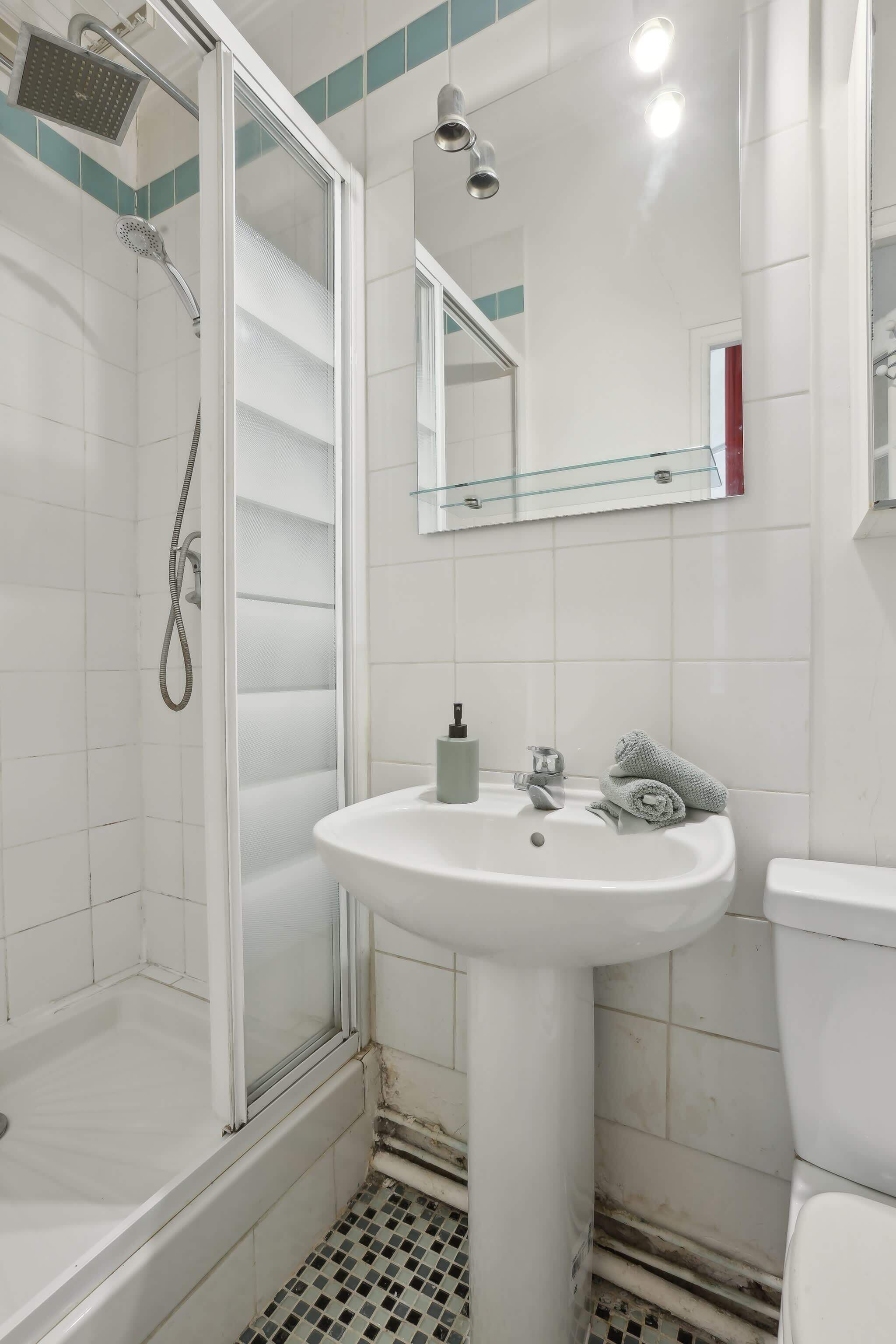 Bruser, hårtørrer, håndklæder, Shampoo