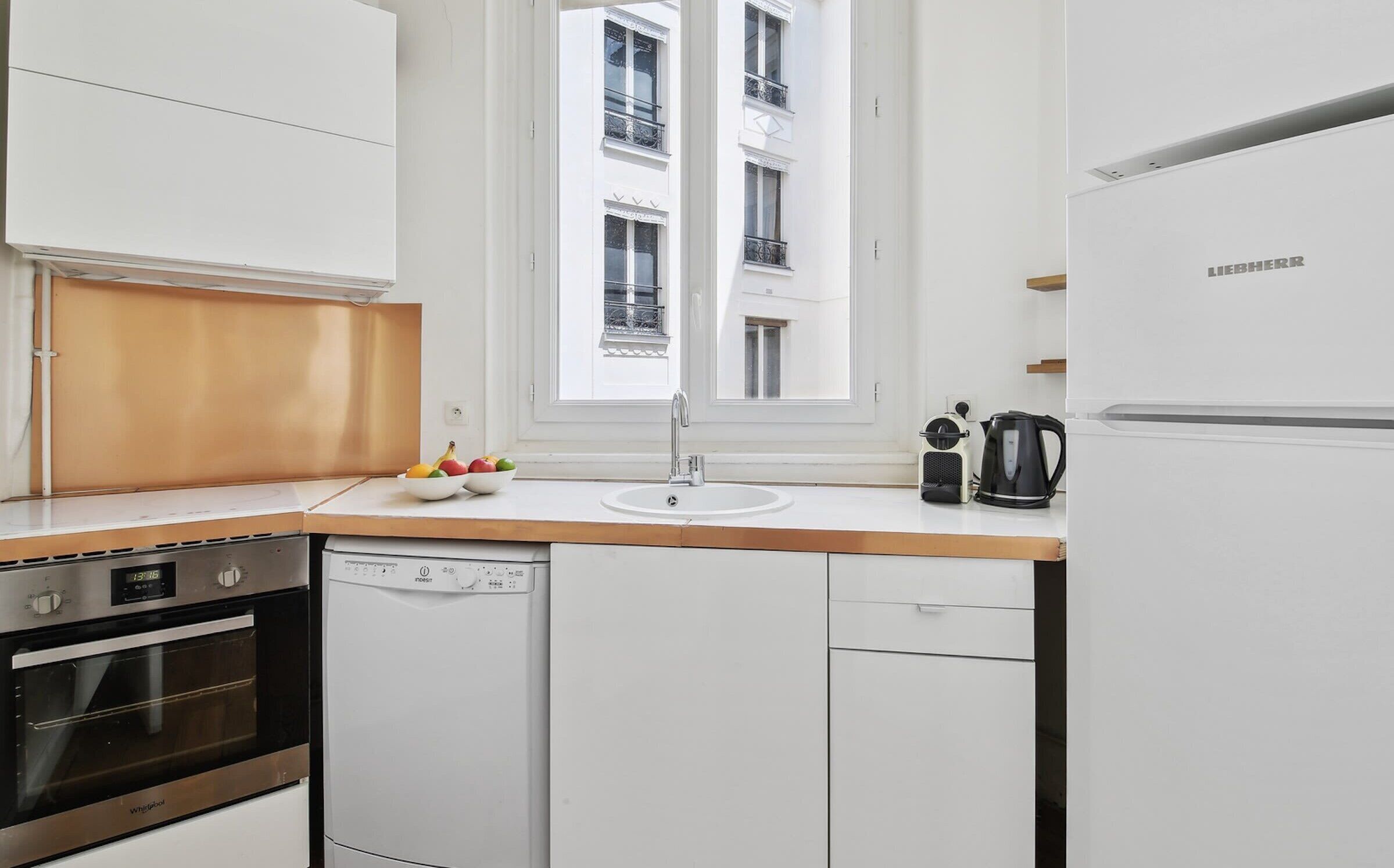 Fridge, oven, dishwasher, coffee/tea maker