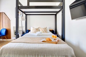 1 bedroom, desk, iron/ironing board, travel cot - Cozy Studio for 2 in the Heart of Le Marais (Paris)