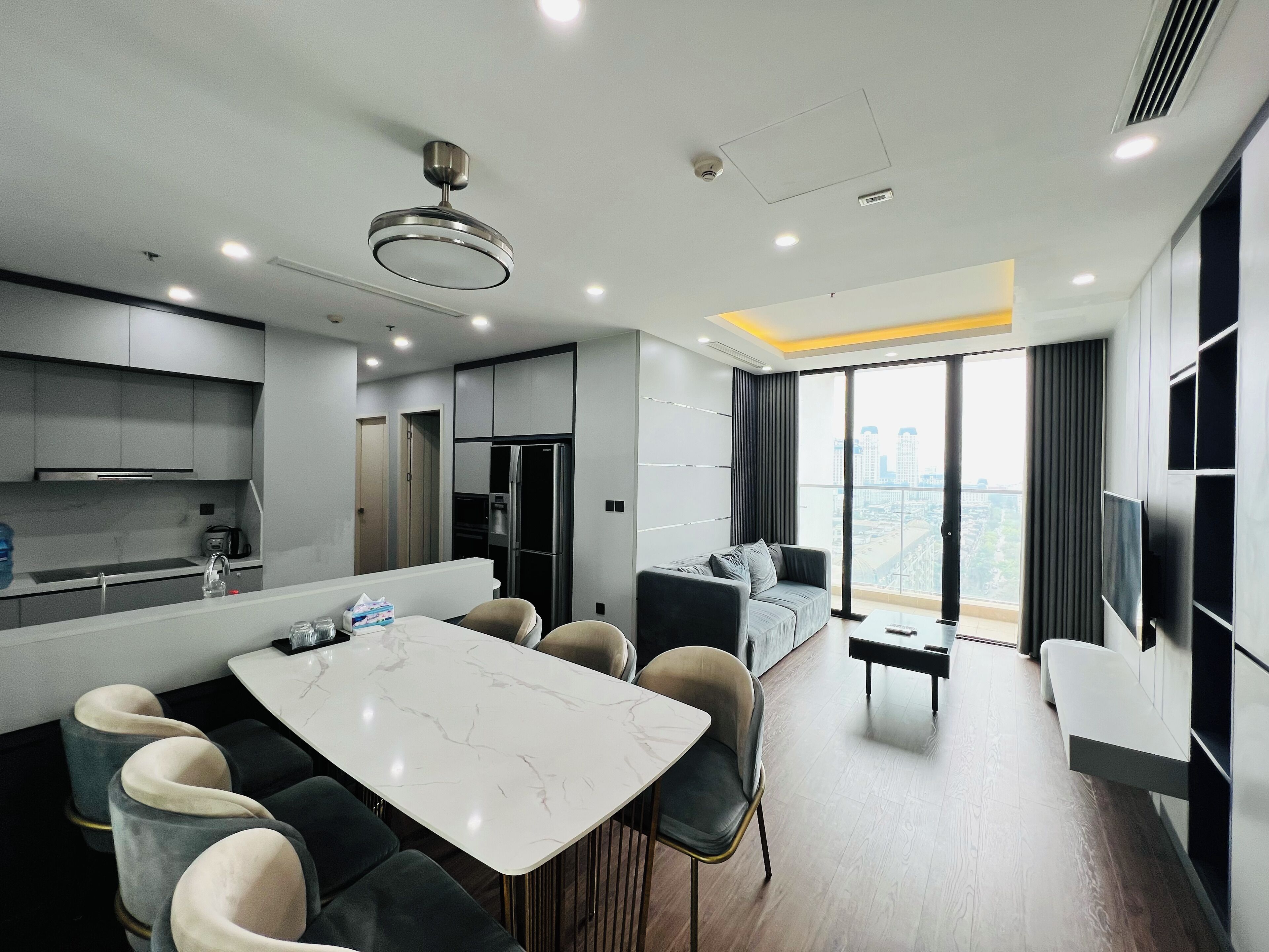 Laptop workspace, blackout curtains, iron/ironing board, free WiFi