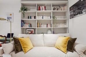Interior - Stylish 1BR by Les Invalides & Eiffel Tower (Paris)