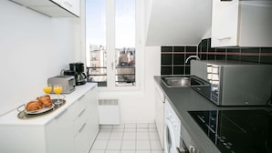 Unclassified image, 3 of 20, button - Le Marais - 1BR by Pompidou (Paris)