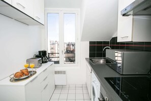 Four, plaque de cuisson, cafetière/bouilloire, bouilloire électrique