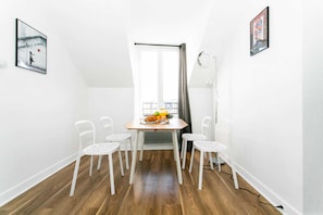 Dining - Le Marais - 1BR by Pompidou (Paris)