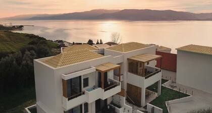 Seabreeze Paleros Modern first floor apartment with jacuzzi