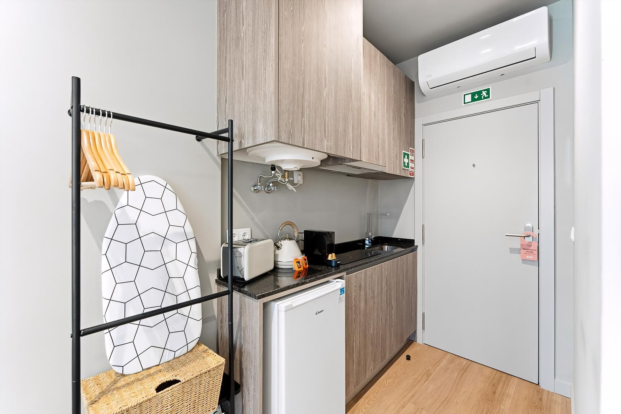 Desk, laptop workspace, iron/ironing board, free WiFi