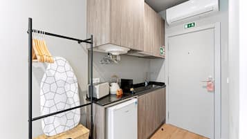 Desk, laptop workspace, iron/ironing board, free WiFi