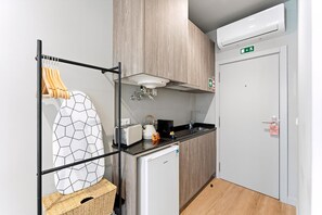 Estudi (Studio with Street View) | Escriptori i espai de treball apte per a portàtils 