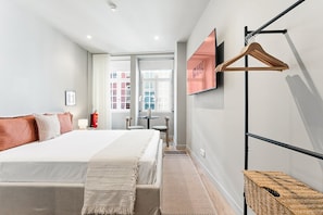 Studio (Studio with Street View) | Desk, laptop workspace, iron/ironing board, free WiFi - Guestready - The Cats Studios (Porto)