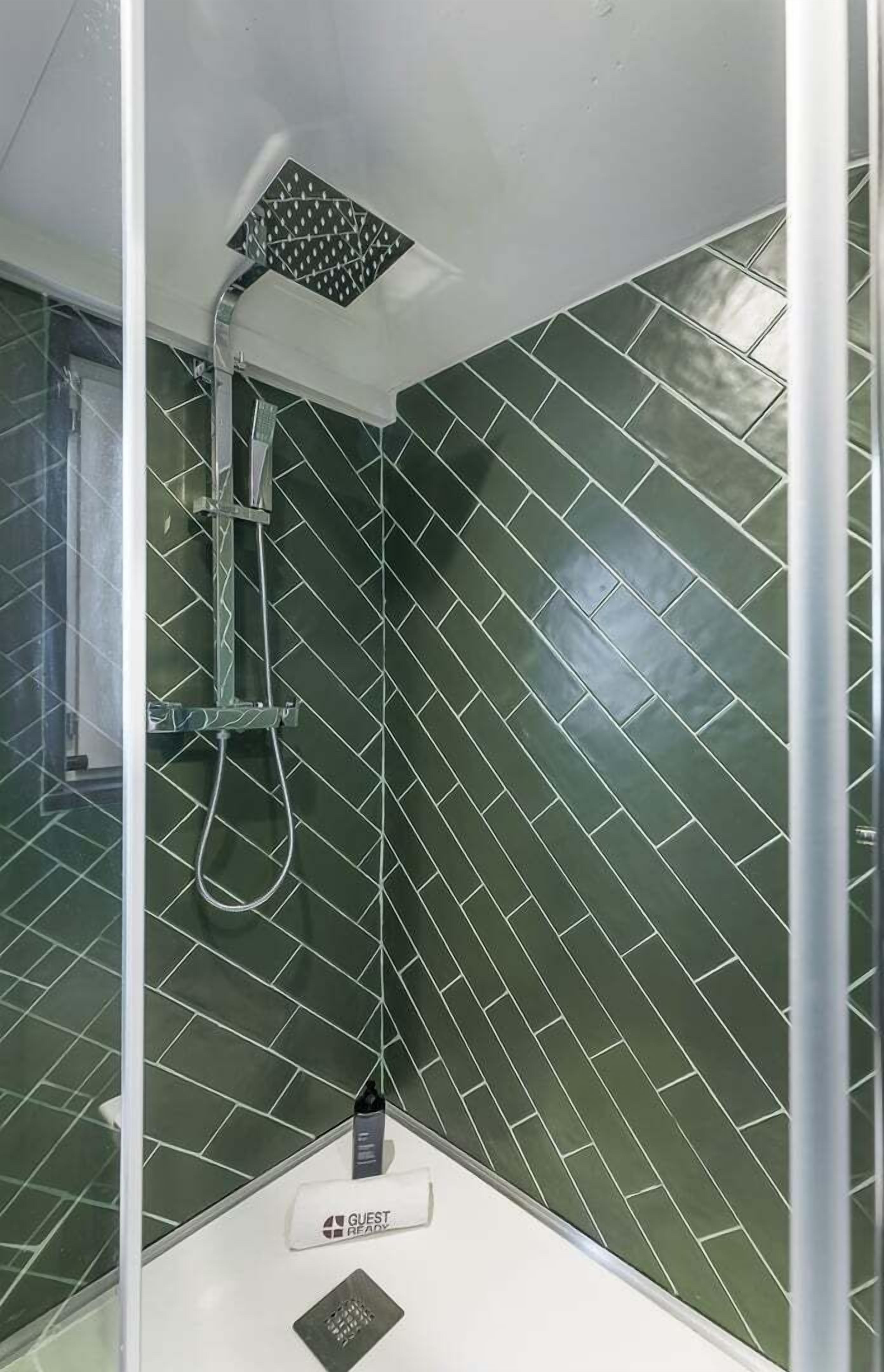 Studio (Studio Apartment)