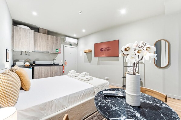 Studio (Standard Studio)