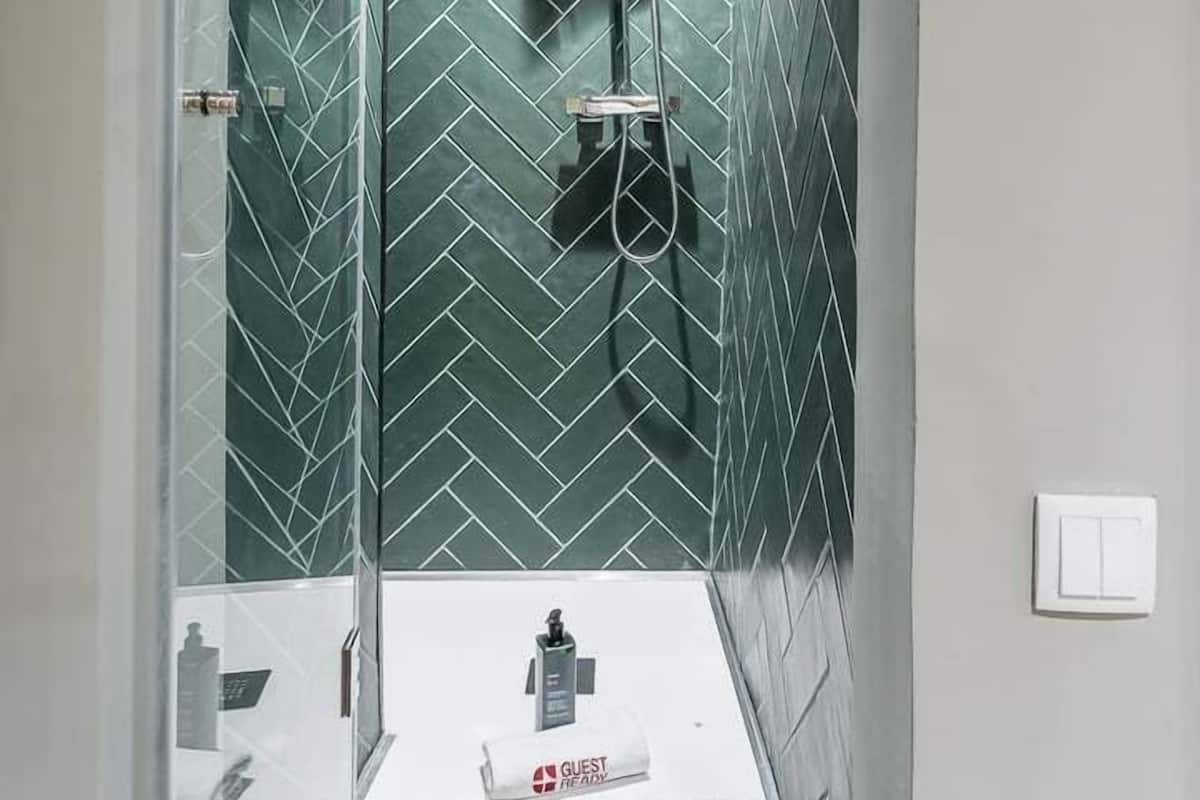 Studio (Standard Studio) | Schreibtisch, laptopgeeigneter Arbeitsplatz, Bügeleisen/Bügelbrett