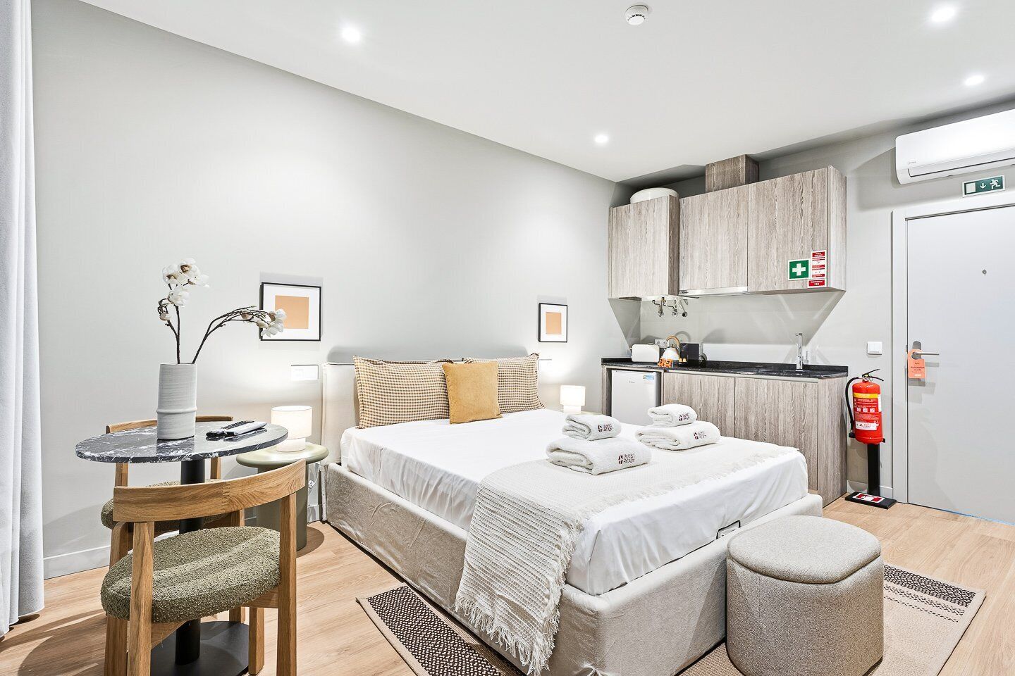 Studio (Standard Studio) | Desk, laptop workspace, iron/ironing board, free WiFi