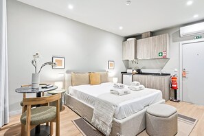 Studio (Standard Studio) | Desk, laptop workspace, iron/ironing board, free WiFi - Guestready - The Cats Studios (Porto)