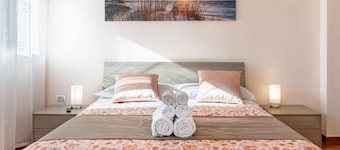 GuestHost - Relax & Fun Home between sea & city