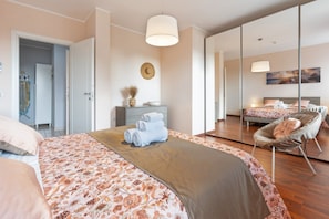 2 chambres, fer et planche Ă repasser