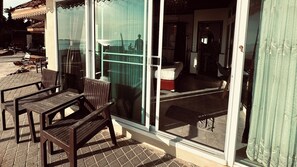 Villa, balcón, vista al mar | Terraza o patio