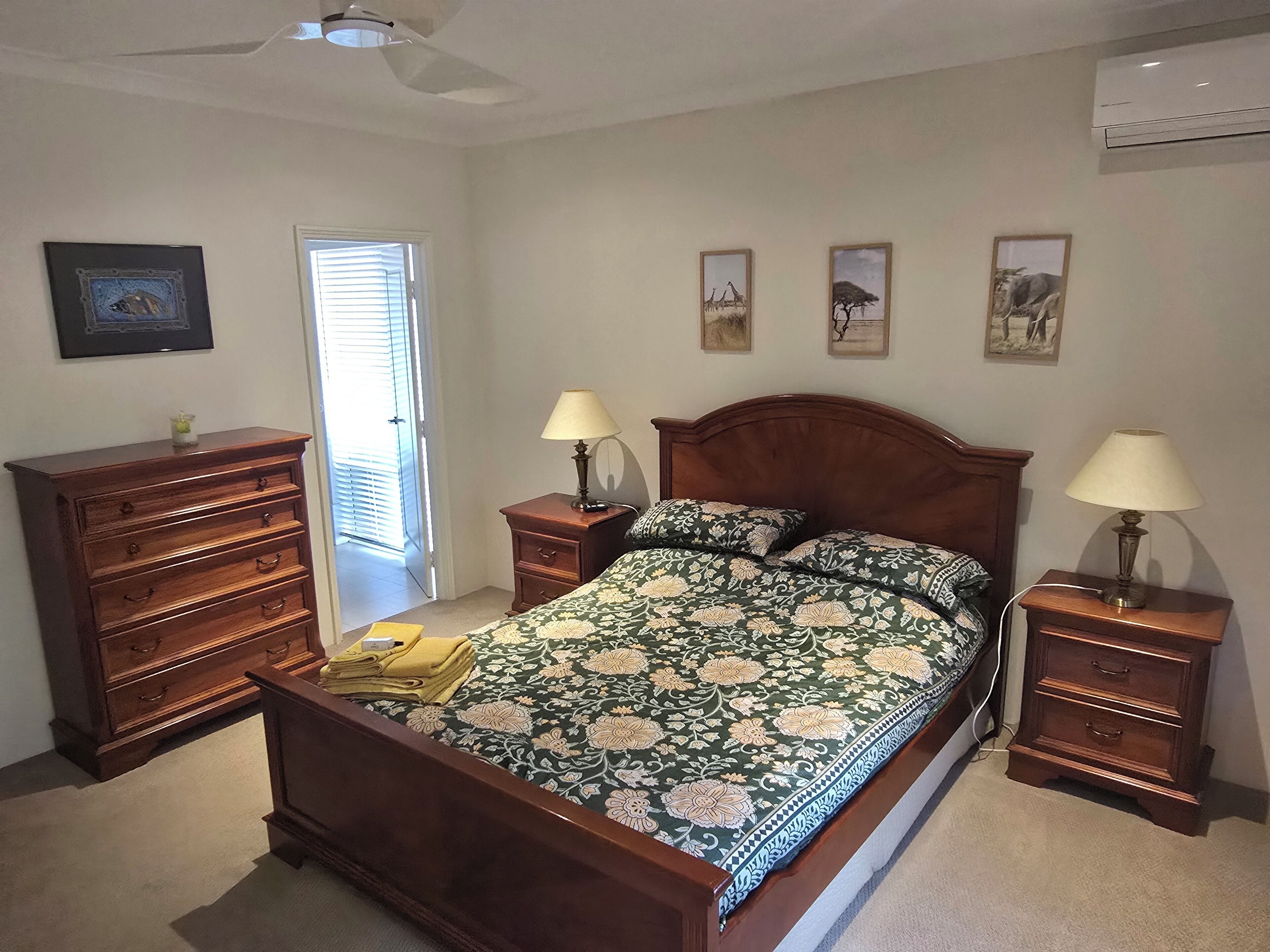 Acceso a internet y ropa de cama 