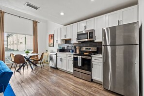 Fridge, microwave, oven, stovetop - Oak Lawn 1 Bed Loft I Hospitals & Nightlife (Dallas)
