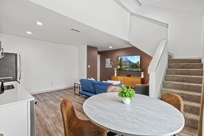 Interior - Oak Lawn 1 Bed Loft I Hospitals & Nightlife (Dallas)