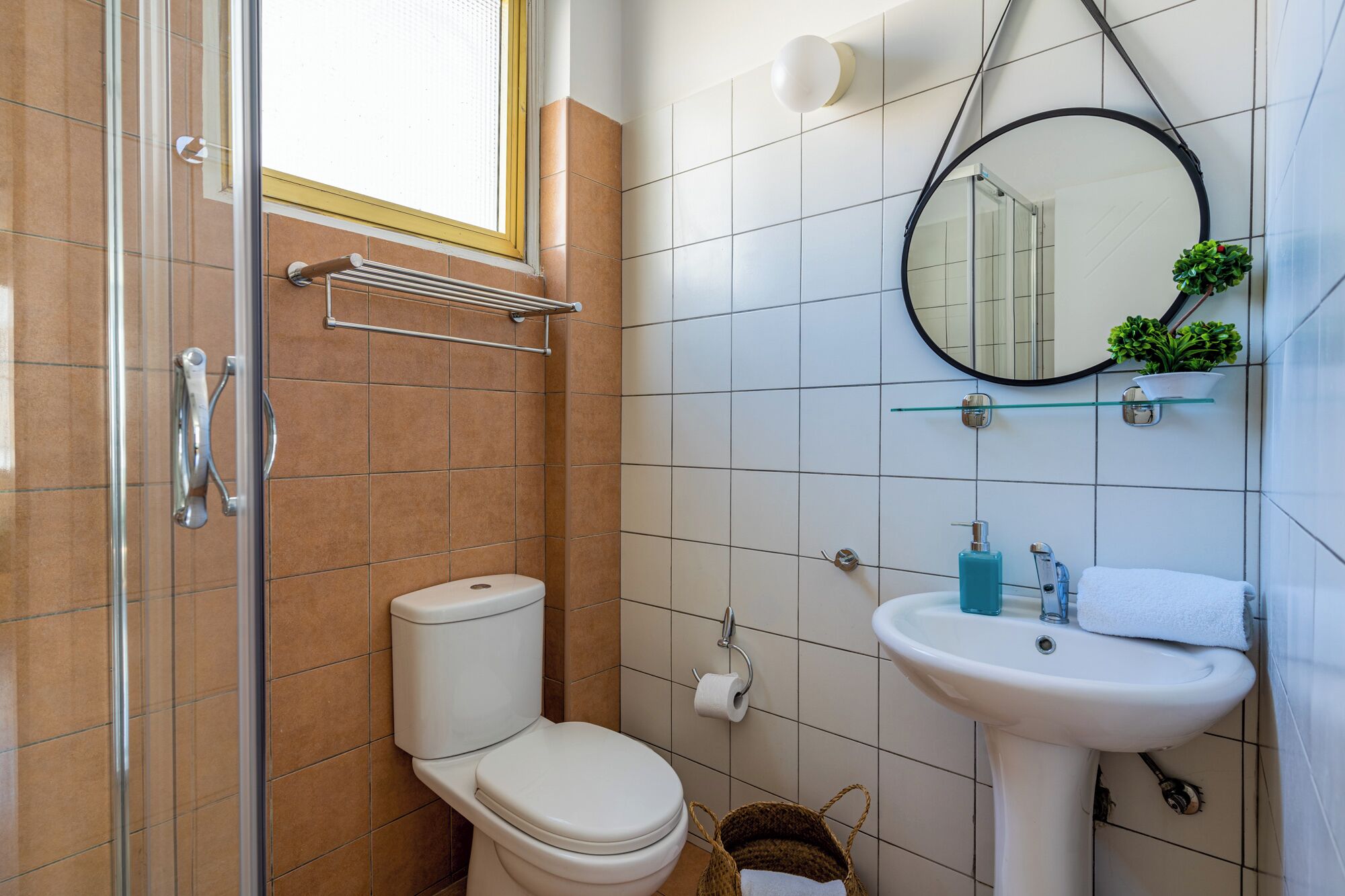 Studio, 1 Doppelbett, Küche, Stadtblick | Badezimmer | Dusche, Regendusche, kostenlose Toilettenartikel, Haartrockner
