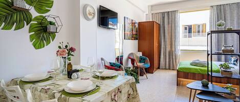 Studio, 1 tweepersoonsbed, keuken, uitzicht op stad | Dineren