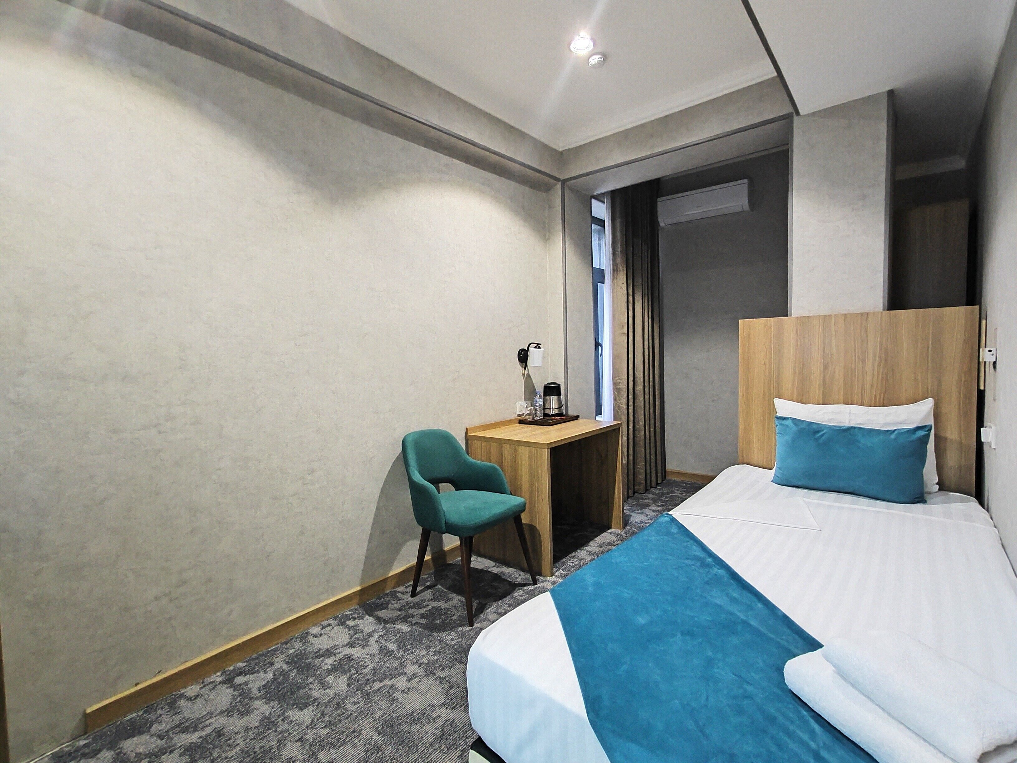 Single Room, City View | Soundproofing, iron/ironing board, free WiFi