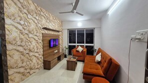 Double or Twin Room, City View | Living area - Tulsi Luxury Home (Mumbai)