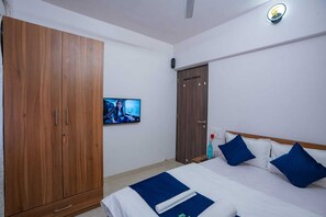 Double or Twin Room, City View | Iron/ironing board, free WiFi - Tulsi Luxury Home (Mumbai)