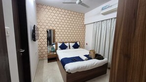 Double or Twin Room, City View | Iron/ironing board, free WiFi - Tulsi Luxury Home (Mumbai)
