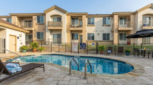 Cedar Park Apt | Pool, Gym, WiFi, Kitchen, Laundry