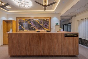 Lobby - Hotel TGR (Chikhli)