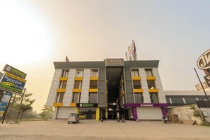 Exterior - Hotel TGR (Chikhli)