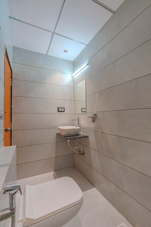 Quadruple Room | Bathroom